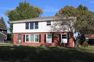 3627 Southwood Dr, Unit 3627 Southwood dr. Upper in Racine, WI - Building Photo