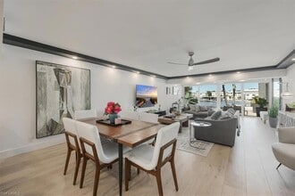 800 River Point Dr in Naples, FL - Building Photo - Building Photo