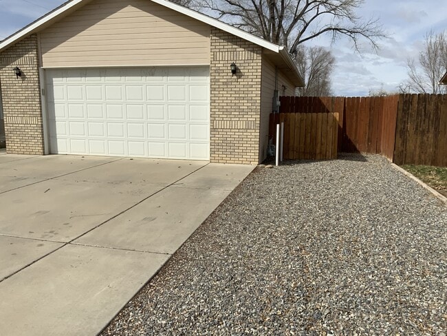 401 Breeze Dr in Fruita, CO - Building Photo - Building Photo