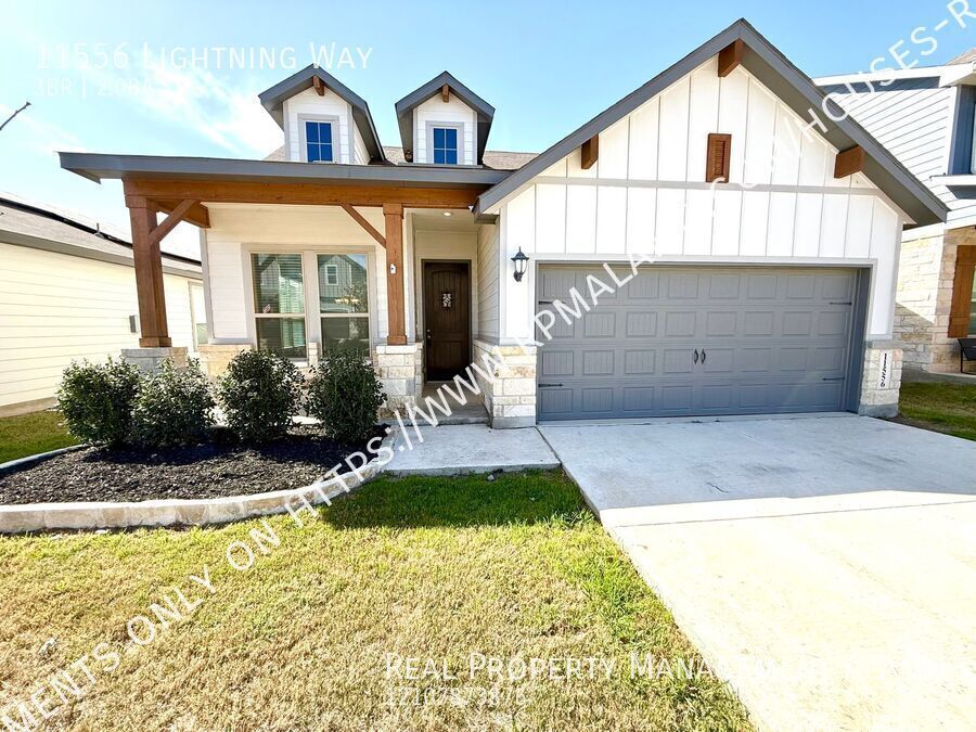 11556 Lightning Wy in San Antonio, TX - Building Photo