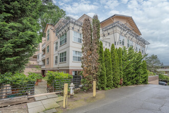 Montesano in Mercer Island, WA - Building Photo - Building Photo