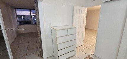 18031 Biscayne Blvd in Aventura, FL - Foto de edificio - Building Photo