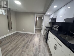 20 Robinson Ave in Toronto, ON - Building Photo - Building Photo