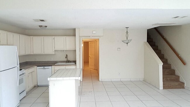 1014 Graham Dr in Tomball, TX - Foto de edificio - Building Photo