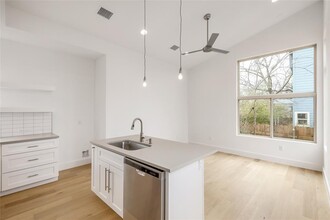 1208 Perez St in Austin, TX - Building Photo - Building Photo