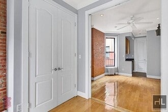 Mott Street, Unit 16 in New York, NY - Building Photo - Building Photo