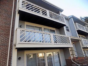 9520 Shannon Green Dr-Unit -1 in Charlotte, NC - Foto de edificio - Building Photo