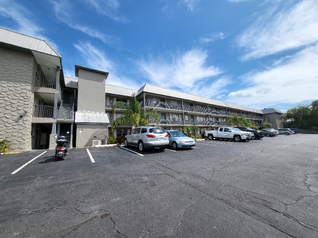 101 S Peninsula Dr