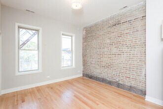 1134 W 18th St, Unit Unit 2R in Chicago, IL - Building Photo - Building Photo