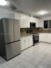 8165 NW 8th St in Miami, FL - Building Photo - Building Photo
