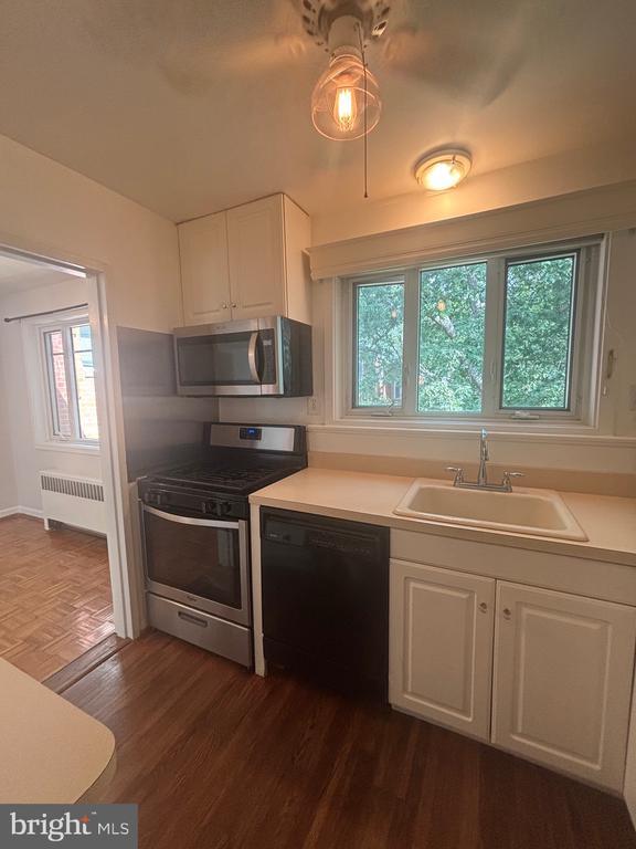 10401 Montrose Ave in Bethesda, MD - Building Photo - Building Photo