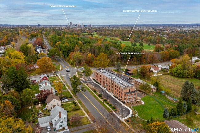 170 Ridge Rd in Wethersfield, CT - Foto de edificio - Building Photo