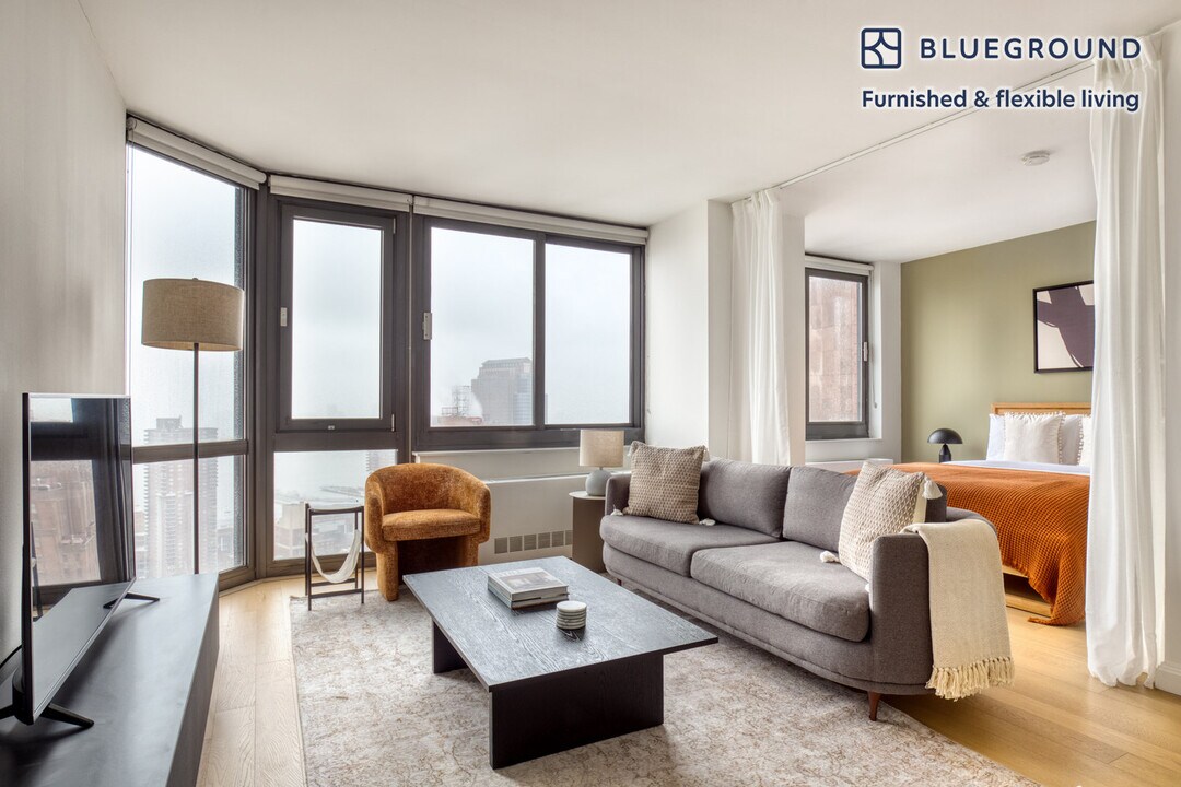 105 Duane St, Unit FL43-ID110 in New York, NY - Building Photo