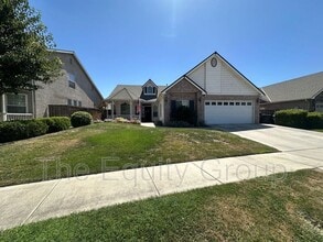 6227 W Oak Ave in Visalia, CA - Building Photo - Building Photo