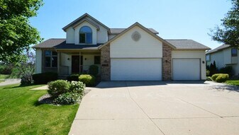 7475 Indigo Cir in Middleton, WI - Building Photo