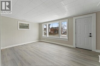 10 Woods St in Chatham, ON - Building Photo - Building Photo