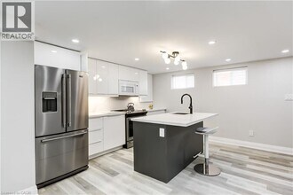 22 N Heights Rd in Toronto, ON - Building Photo - Building Photo