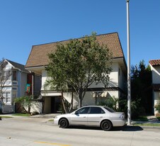 121 12TH St in Seal Beach, CA - Building Photo