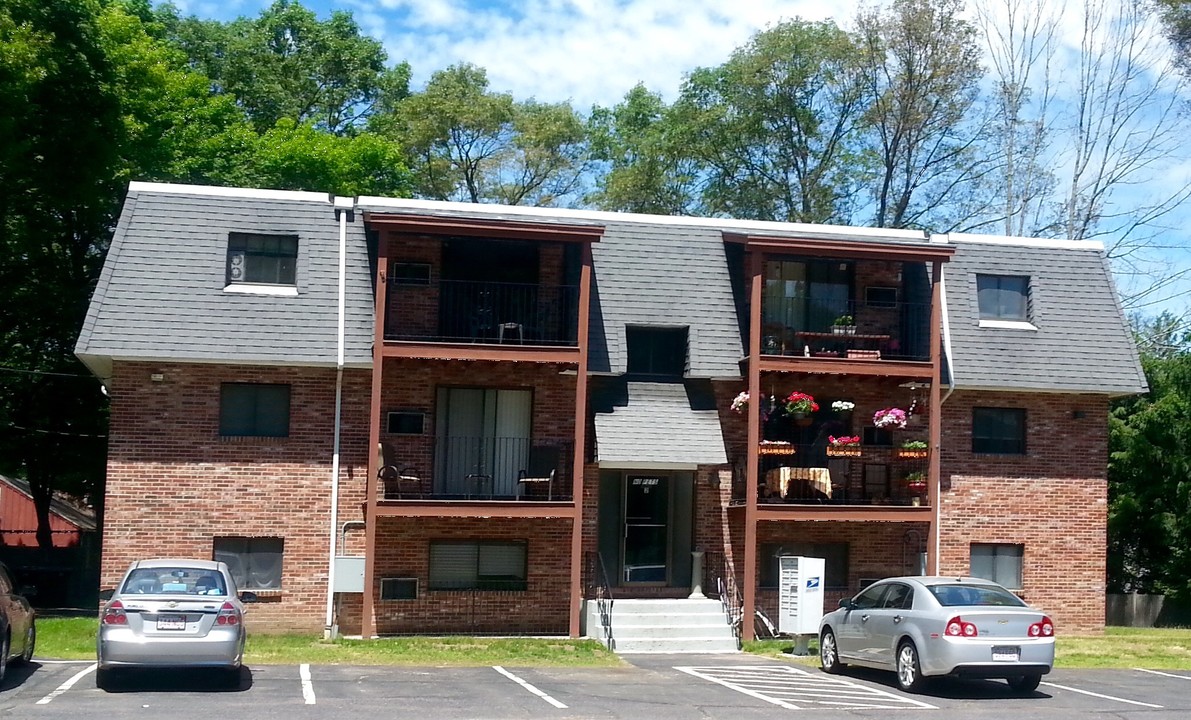 Wilmark Apartments in Medway, MA - Foto de edificio