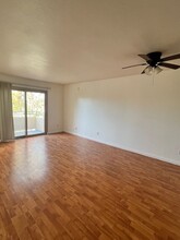 6434 Akins Ave in San Diego, CA - Foto de edificio - Building Photo