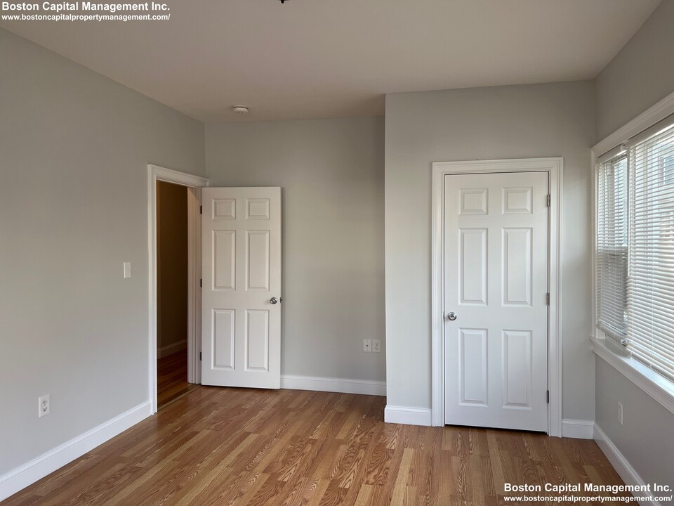 179 Belmont St, Unit 1 in Everett, MA - Building Photo