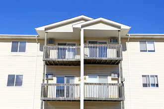 Dennis Park Apartments in Indianola, IA - Foto de edificio - Building Photo