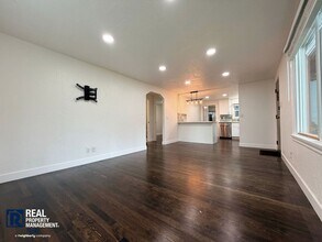 1627 112th St S in Parkland, WA - Foto de edificio - Building Photo