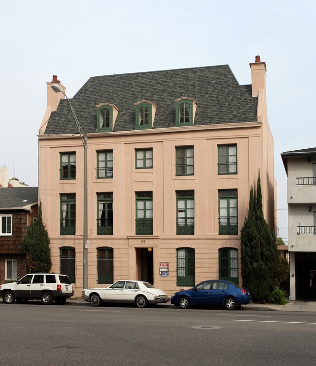 915 Ocean Blvd in Long Beach, CA - Foto de edificio - Building Photo