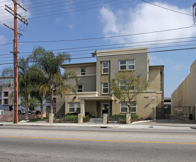 HFL Vanowen Apartments in Van Nuys, CA - Building Photo - Building Photo