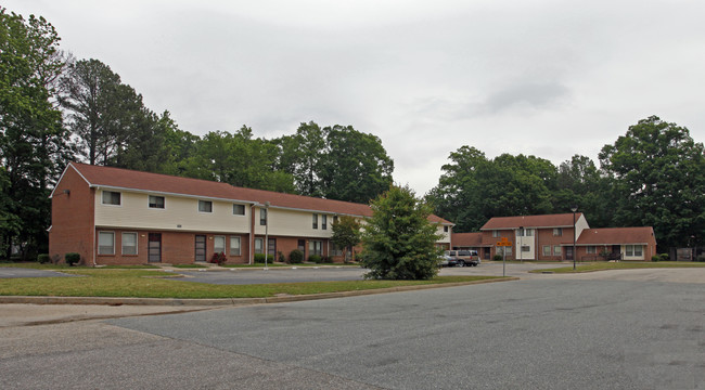 Oyster Point Apartments in Newport News, VA - Building Photo - Building Photo