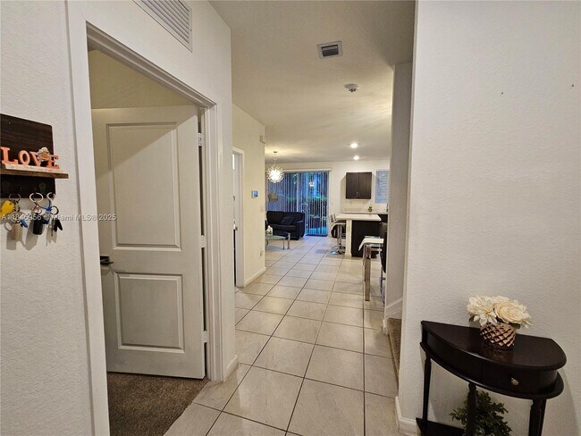 1015 SE 24th Terrace in Homestead, FL - Building Photo - Building Photo