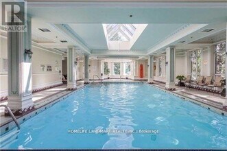 18-818 Sommerset Way in Toronto, ON - Building Photo - Building Photo