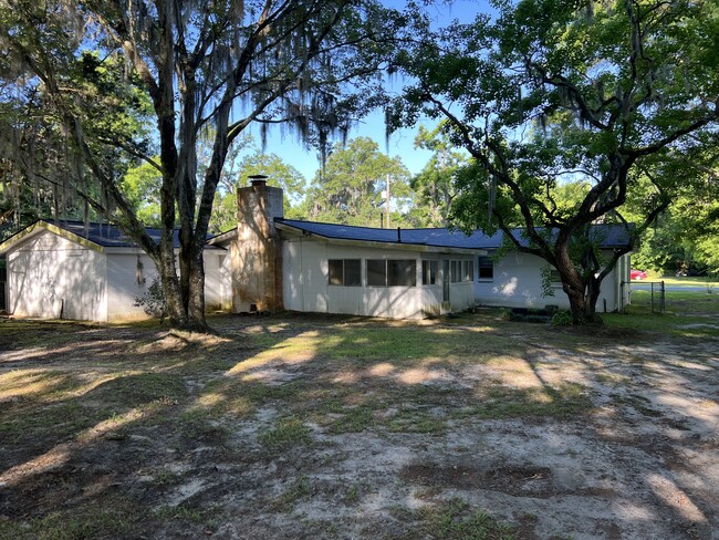 106 Hickory St in Bloomingdale, GA - Foto de edificio - Building Photo