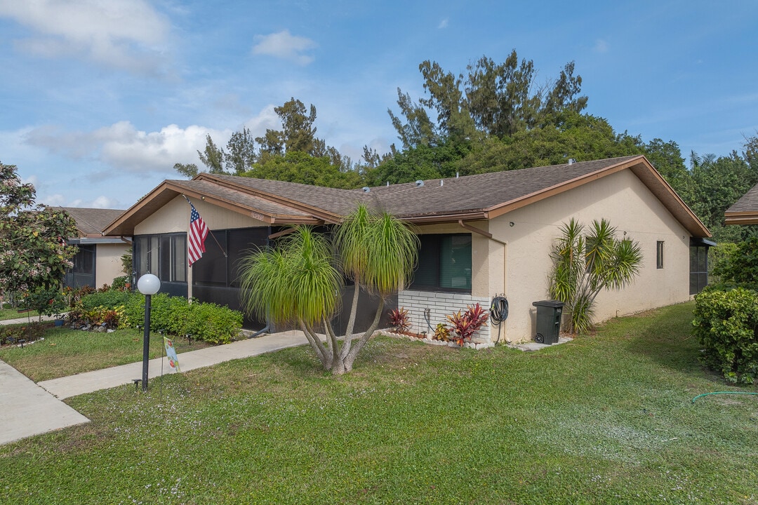 Pine Ridge South I in Greenacres, FL - Building Photo