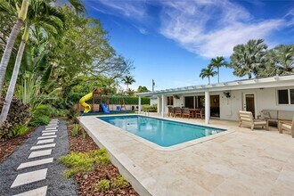 6440 SW 63rd Terrace in South Miami, FL - Building Photo - Building Photo