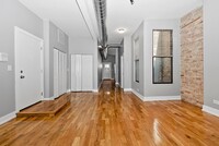 2754 W Cermak Ave. in Chicago, IL - Foto de edificio - Interior Photo