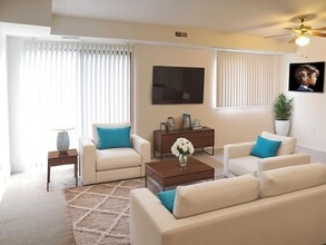 Aspen Creek Apartments in New Baltimore, MI - Foto de edificio - Building Photo