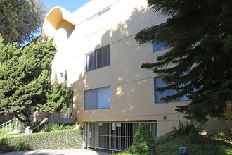 124 N Clark Dr in Beverly Hills, CA - Foto de edificio - Building Photo