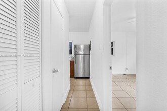 1960 SW 41st Ave in Fort Lauderdale, FL - Foto de edificio - Building Photo