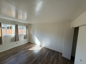 1230 W Sycamore St in Willows, CA - Foto de edificio - Building Photo