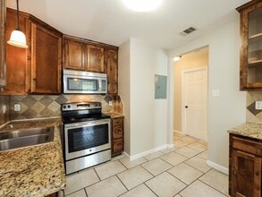 5322 S Zarzamora St in San Antonio, TX - Building Photo - Building Photo