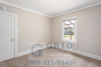 5519 SE 61st Ave in Portland, OR - Building Photo - Building Photo