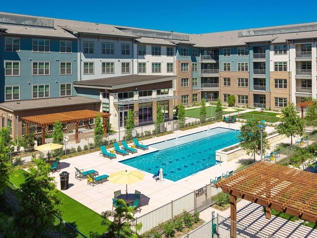 The Orchards at Market Plaza 55+ Active Adult Apartments in Plano, TX - Foto de edificio - Building Photo
