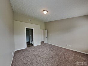 6811 Smithfield Blvd in Indianapolis, IN - Foto de edificio - Building Photo
