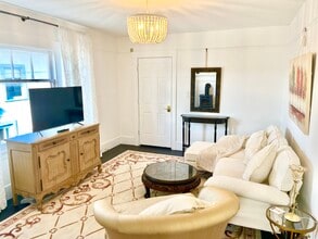 1122 9th St, Unit Petch Manor Apt. 2 in Eureka, CA - Foto de edificio - Building Photo