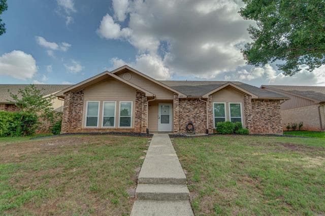 property at 2829 Windsor Dr