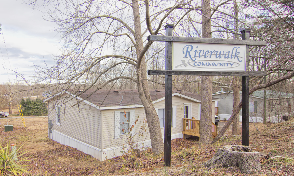 200 Cline St in Morganton, NC - Building Photo