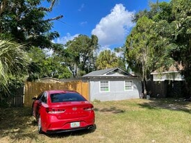 8722 N Brooks St in Tampa, FL - Building Photo