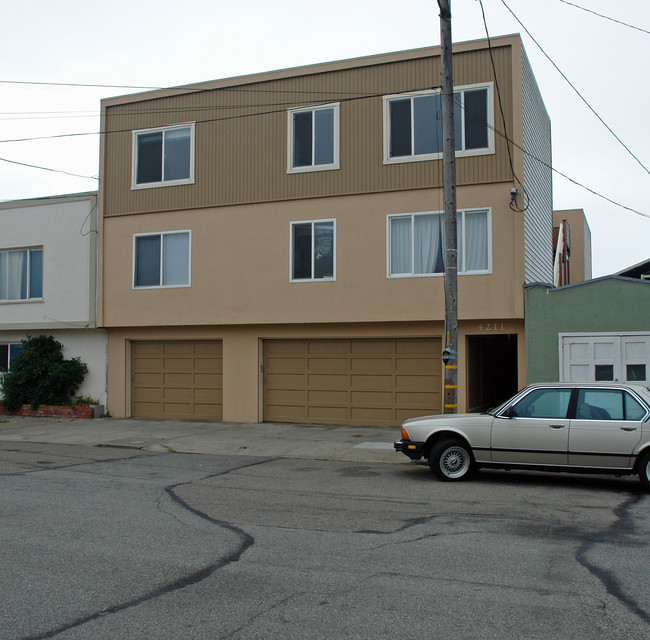 4211 Moraga St in San Francisco, CA - Foto de edificio - Building Photo