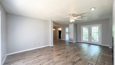 9201 Simmons Rd in Austin, TX - Building Photo - Building Photo